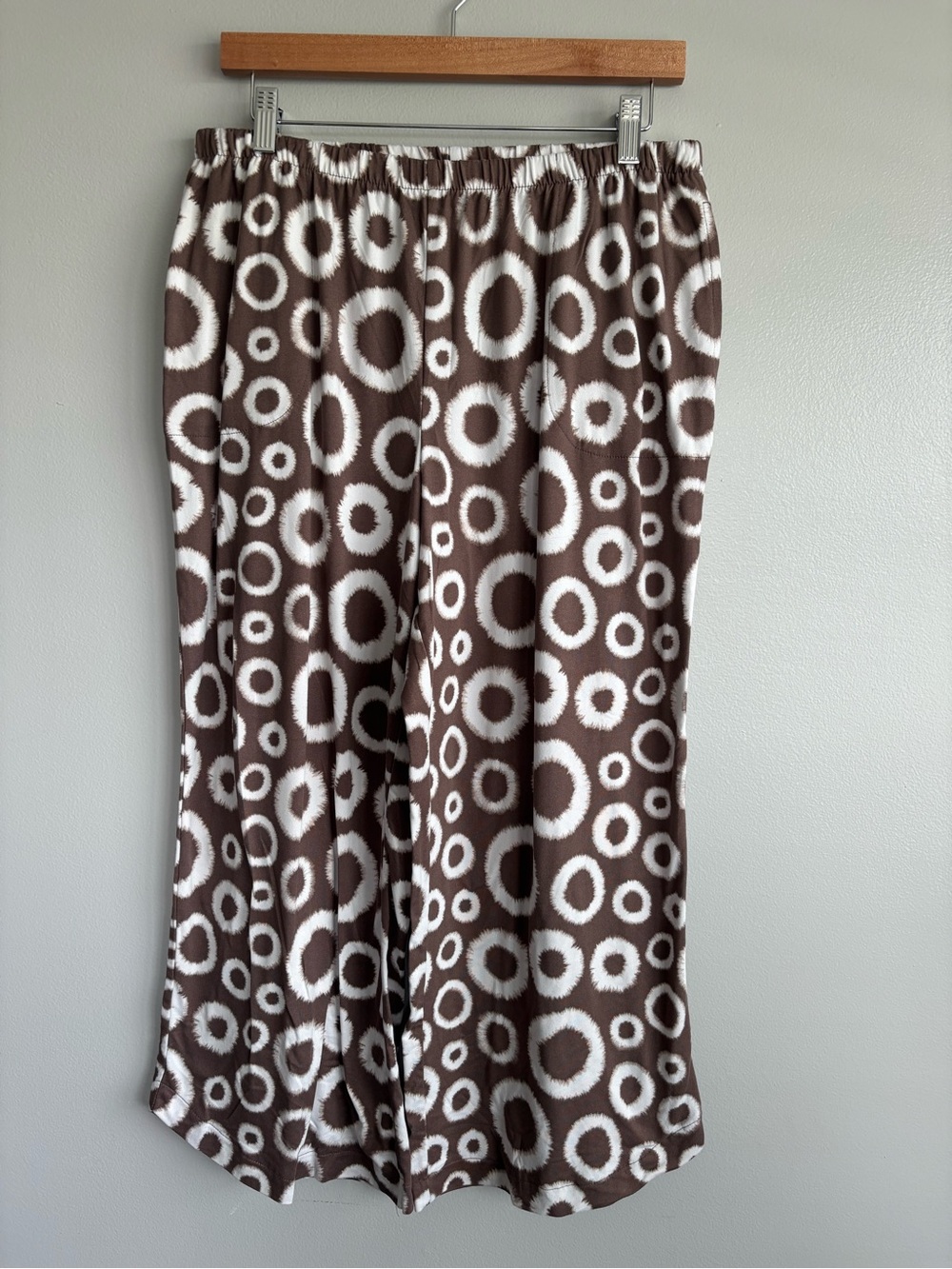AnyBody Cream Brown Dot Print Lounge Pants Women’s Size Medium